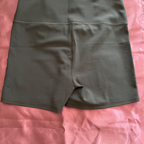 ALO shorts - Picture 4 of 9